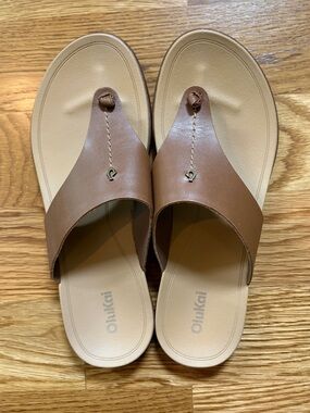 [Like New] OluKai Ho‘ōpio Mele Sandals in toffee/warm sand, size 9